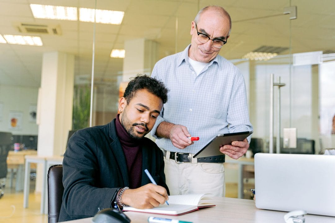 Pedir feedback ao chefe no Verão: a conversa que não deve esperar pela avaliação anual