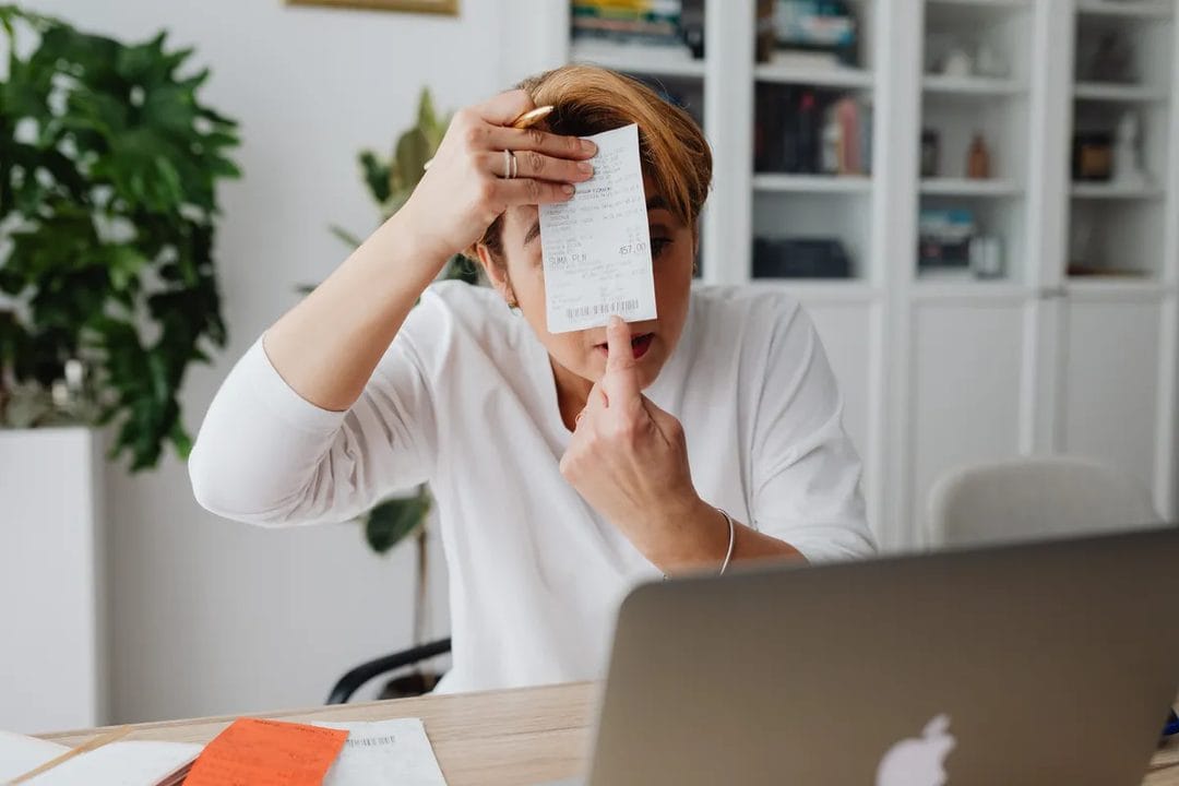 Agosto parado nas contas? O que fazer com faturação, tesouraria e carreira
